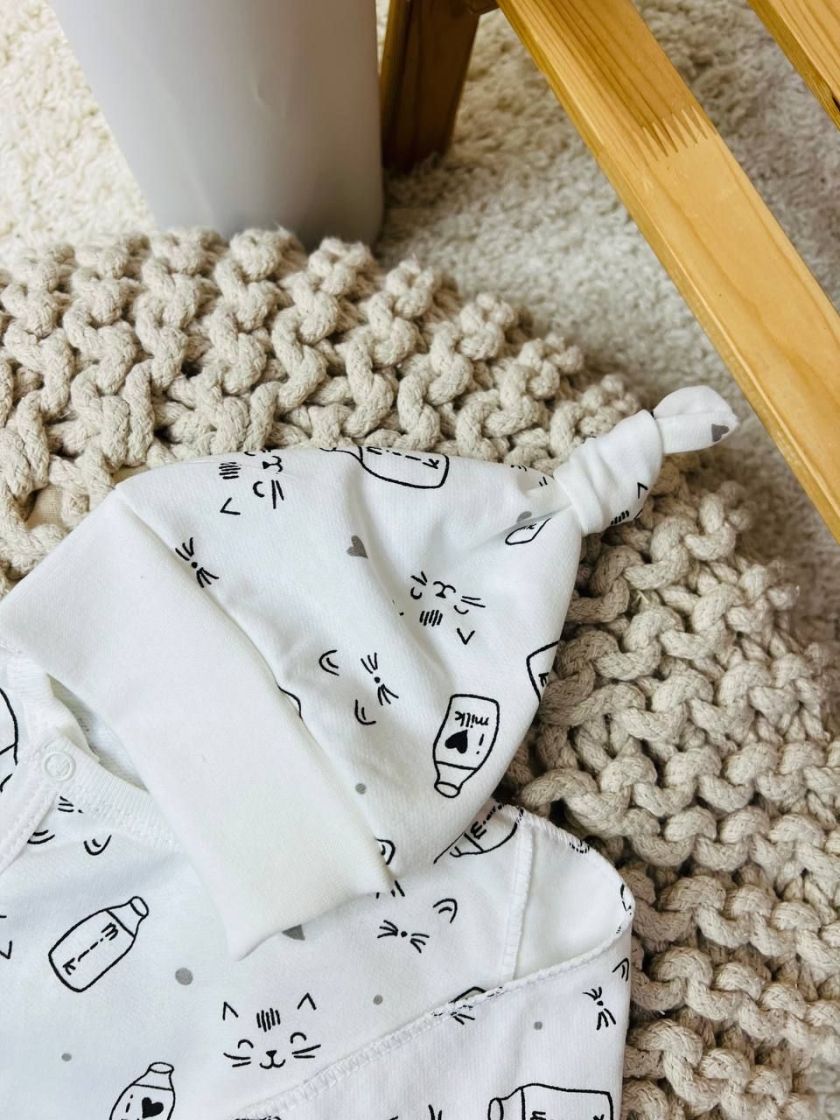 ❤ Чоловічок з шапочкою байка, 56-62см. Принт - Пляшечки та вуса киць (#95596355) ✓ Anna Konvert