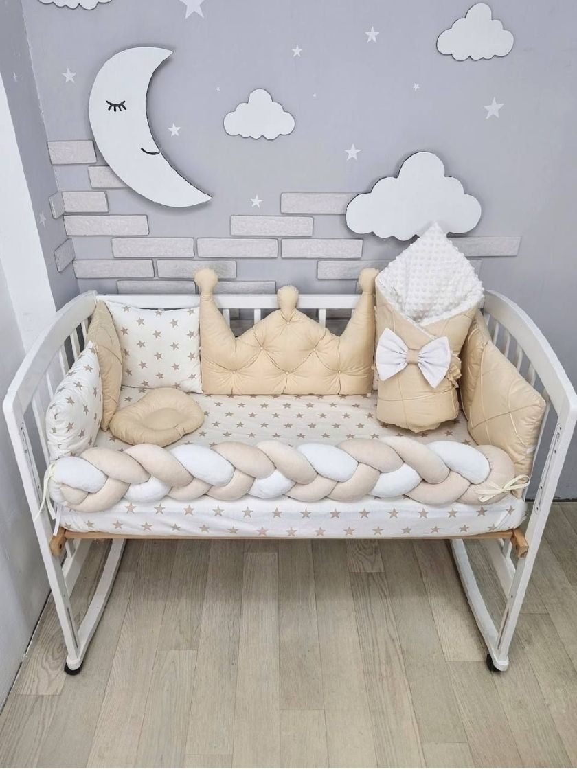 ❤ Набір у ліжко на 4 боки, "Зайка/корона". Комплектація - Коса на 4й бік. Принт - Корона бежева із каретною стяжкою (#19316820)