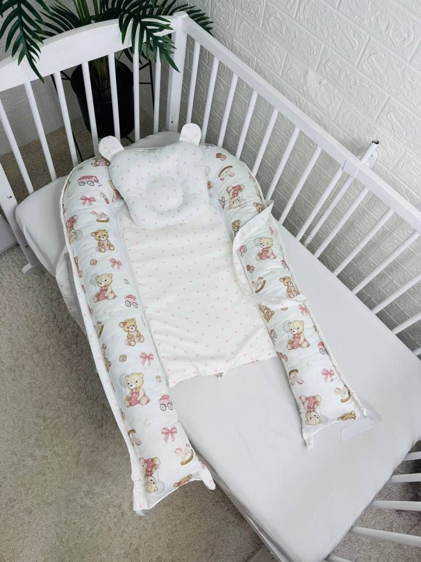 ❤ Кокон-гніздечко з ручками. Принт - Ведмеді іграшки з рожевими сердечками (#93575718) ✓ Anna Konvert