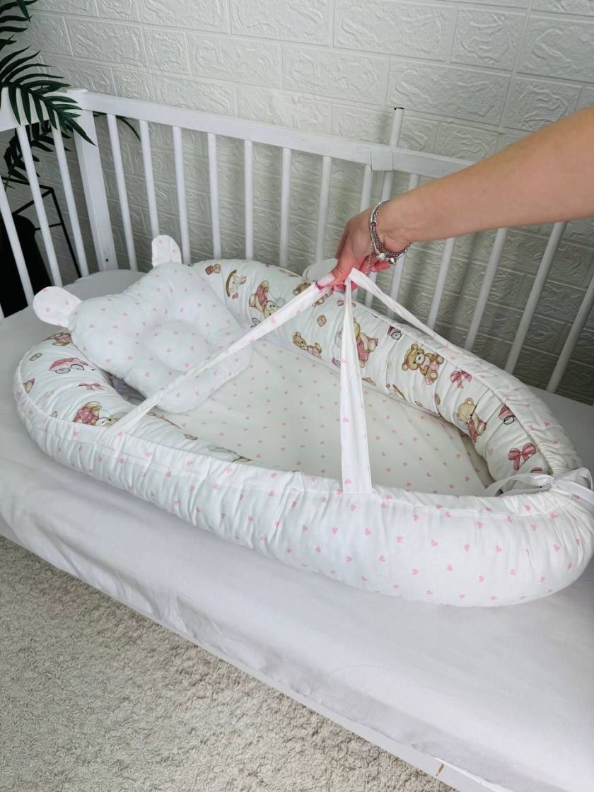 ❤ Кокон-гніздечко з ручками. Принт - Ведмеді іграшки з рожевими сердечками (#93575718) ✓ Anna Konvert