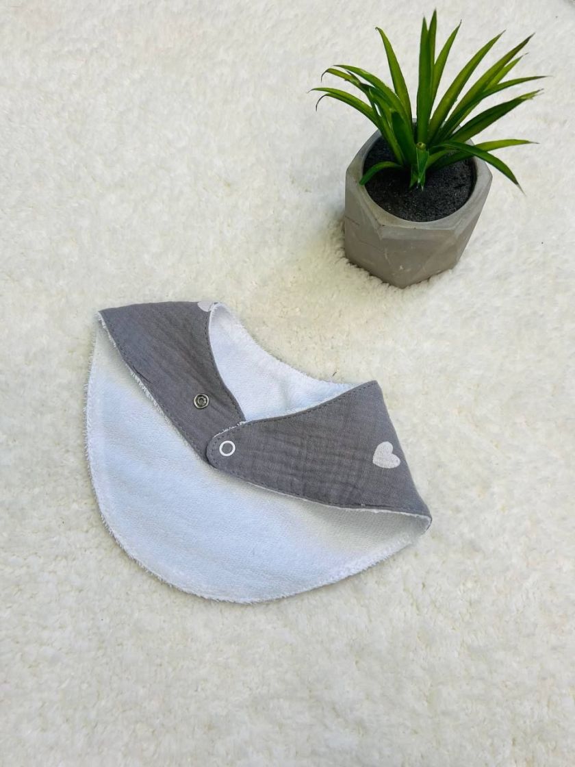 ❤ Слюнявчик, нагрудник мусліновий, непромакаючий. Принт - Серця на сірому (#32985581) ✓ Anna Konvert